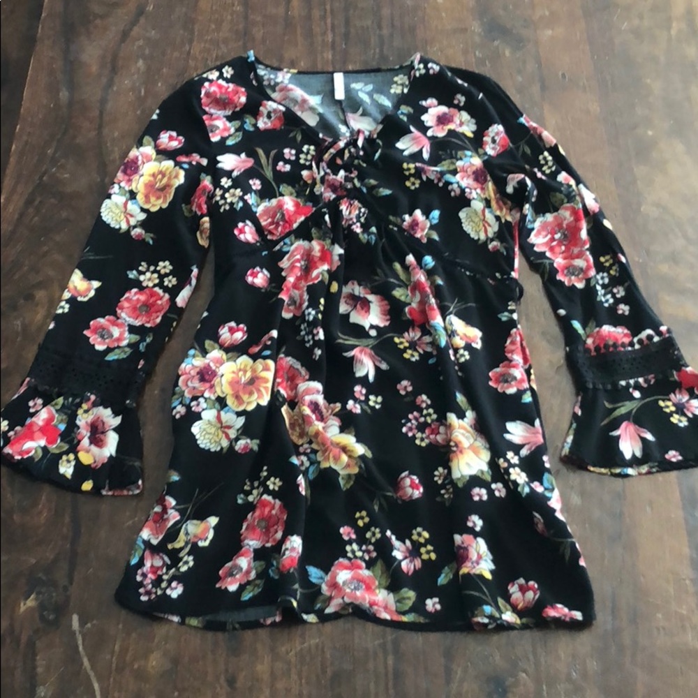 Boho Flower Dress w/ Pockets! Size M